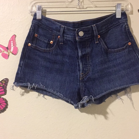 Levi’s denim buttons shorts - Picture 4 of 13